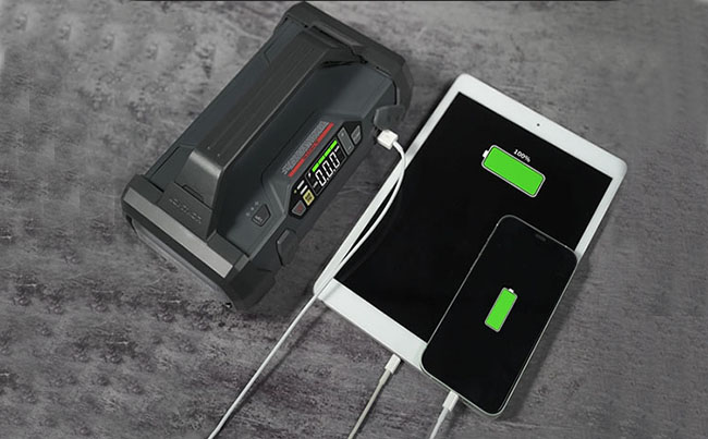 給手機、無線耳機、平板等充電測試