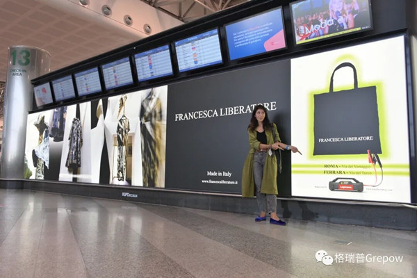意大利設計師Francesca Liberatore與海報現場合照