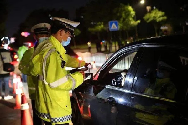 交通警察執(zhí)法 交通警察執(zhí)法