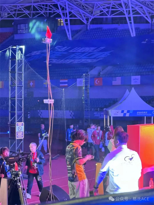 龍隊首創的超長信號接收天線 龍隊首創的超長信號接收天線