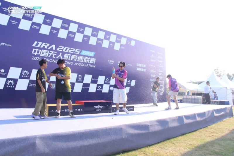 第一次開香檳 第一次開香檳